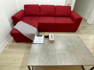 Executive Apartment - 2BDR Parking Self-check in - Walkout basement Lower Unit - 4