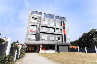 Townhouse Prithvi Resort Near Phoenix Palassio - 8