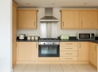 Flat with Balcony in Bow - 7