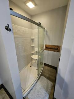 King Bed Outdoor Fireplace Seconds From Highway - 3