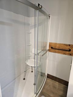 King Bed Outdoor Fireplace Seconds From Highway - 8