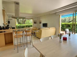 Spacious 3 bed App with pool 5min to JLP beach Ideal for 2 families or 8 people - Juan-les-Pins - 9