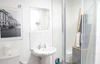 City Centre 2 Bed Apartment - Glasgow - 1