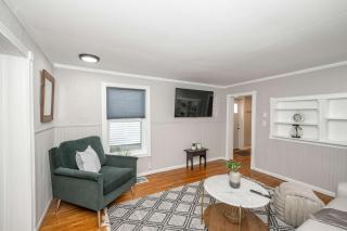 The Covington Cottage Modern 2 BDR Charmer - Covington - 3