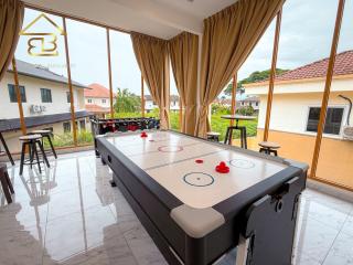 Aesthetic Muji Pool Villa in Ipoh 5BR 24Pax Karaoke Snooker Air hockey - Tambun - 4