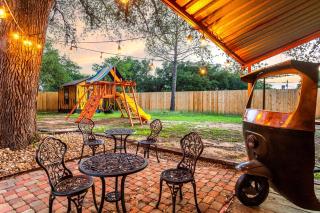 Spacious Ranch Getaway With Hot Tub & Pool - Johnson City - 8