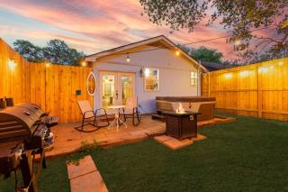 Spacious Ranch Getaway With Hot Tub & Pool - Johnson City - 9