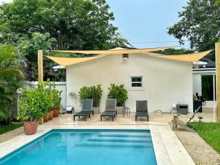 Vibrant 4bd 2ba Miami Home w POOL - Miami - 0
