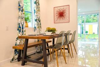 Vibrant 4bd 2ba Miami Home w POOL - 9