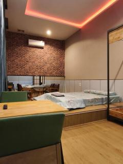 Long Homestay 2 Giường Đôi Luxury - Ðức Hòa - 4