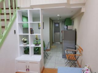 Comfy, Arneta Cntr,1 bdrm, loft, smrt tv, spacious - Manila - 0