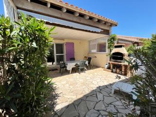 Belle villa 5 couchages 2 chambres 2 terrasses piscine commune dans résidence securisée à 200m de la mer LRMA23 - 0
