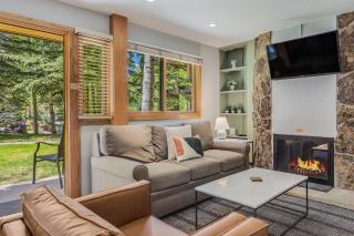 Laurelwood Condominiums 202 - 2