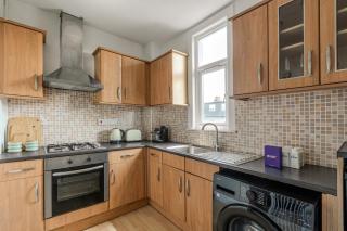 New! Cosy 3-Bed Garden Apartment, 7min to Tube - Brentford - 5
