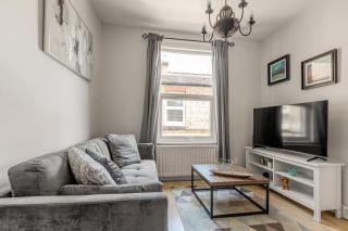 New! Cosy 3-Bed Garden Apartment, 7min to Tube - Brentford - 2