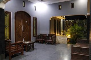 Shrine Guest House - - 5