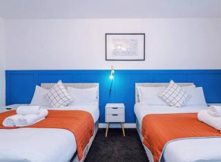 Modern Apartment Sleeps 4 & Free Parking - Manchester - 2