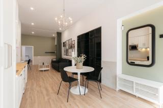 New! Comfort and Style Steps from Everything - Valencia - 8