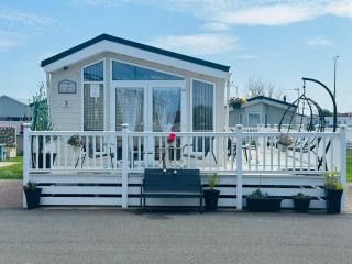 P&T's home from home, PLATINUM Spacious Lodge - 9