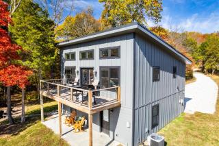 Quiet Country Oasis with Hot Tub - - 0
