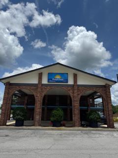 Days Inn by Wyndham Clanton AL - Clanton - 0