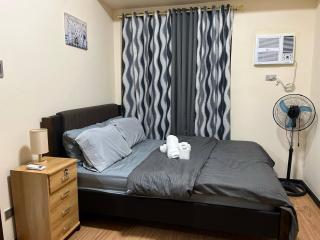 Bayfront Staycation Suite 33 - Pet-Friendly with Pool, Fast WiFi, Netflix - Near MOA, Airport, Manila Bay, PICC and CPP - Manila - 1