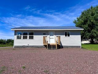 2 bedroom house close to trails - 7