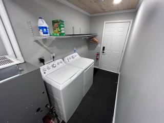 2 bedroom house close to trails - 4