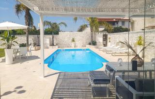 1 Bedroom Awesome Home In Leporano - 2