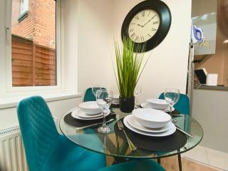 Bright Four Bedroom Getaway with WiFi Sleeps 9 - 6