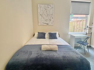 Bright Four Bedroom Getaway with WiFi Sleeps 9 - 7