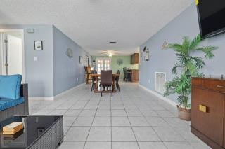 Boaters Dream Rustic Waterfront Retreat - 4