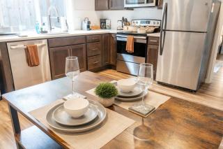 Walkable Apt Next to Restaurants, Bars, and Shops! - Portland - 7