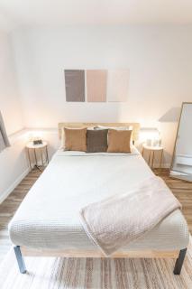 Walkable Apt Next to Restaurants, Bars, and Shops! - Portland - 5