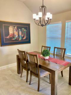 Work ready stay queen bd near DWTN Baylor Scott & White Fast Wi-Fi Free Parking Professionally Managed by Stay Albatross - Waxahachie - 6