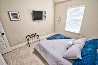 Work ready stay queen bd near DWTN Baylor Scott & White Fast Wi-Fi Free Parking Professionally Managed by Stay Albatross - Waxahachie - 4