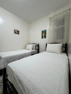 Only 5-minutes walk to airport, your perfect choice for an early or late flight - 8