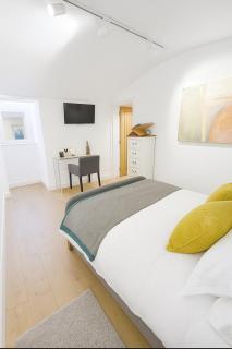 The Old Pub - Entire Pub Cellar, with own Private Sauna & Gym, Self Contained Suite and Kitchenette including Continental Breakfast, Snacks and Mini Bar - - 9
