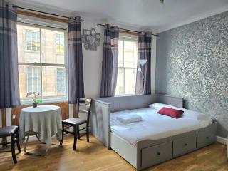 Piccadilly Theatreland Studio - London - 0