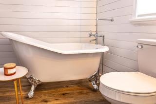 Stylish 2BR n Old Town Greenwood - Greenwood - 8