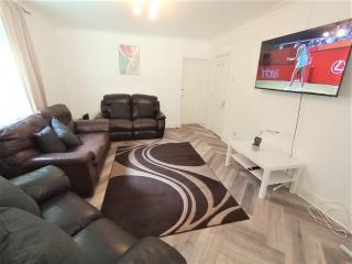 Spacious 3 Bed Flat Close to Streatham Hill Station - 8