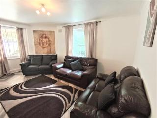 Spacious 3 Bed Flat Close to Streatham Hill Station - 7
