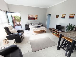 Silver Oaks Airbnb - Langebaan - 5
