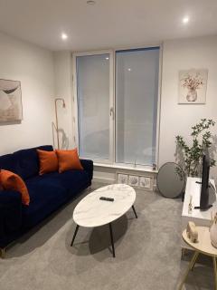 Lakeside - Central Apartment - Free Parking - Cinema Room - Manchester - 6