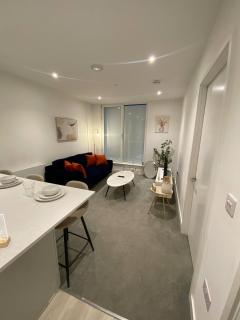 Lakeside - Central Apartment - Free Parking - Cinema Room - Manchester - 3