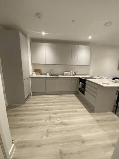 Roof Terrace Lakeside - Central Apartment - Cinema Room - Free Parking - 1