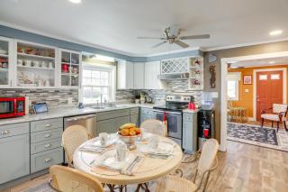 1 Block to Beach Home with Hot Tub in Port Clinton! - Port Clinton - 4