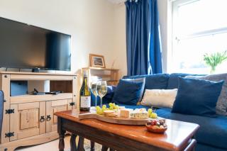 4-Bed Beachside Family Retreat - Bembridge - 1