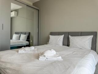 1BR Apartment with Panoramic View Balcony and Designated Parking Space - Plovdiv - 7