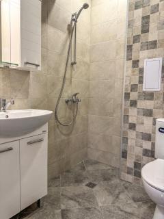 1BR Apartment with Panoramic View Balcony and Designated Parking Space - Plovdiv - 5